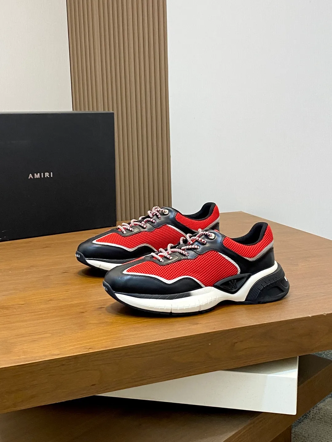 Men's shoes 💰740 AMIRI's new men's casual sports shoes, made of first-layer cowhide leather uppers and spliced ​​with original breathable mesh, rich in three-dimensionality, contrasting color design, simple style, fashionable and sporty, breathable mesh lining, original ultra-light outsole, a must-have item for daily leisure! Size: 38-45 (38, 45 customized)